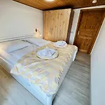 Apartment Ostseeblick, Direkt Am Alten Strom Rostock